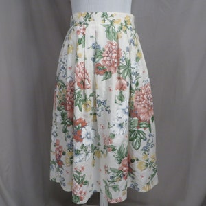 80&#39;s Cotton Floral Vintage Skirt White w Flowers & pockets Union Made USA Lightweight Midi Full Eighties 1980&#39;s Feminine Classic Pastel