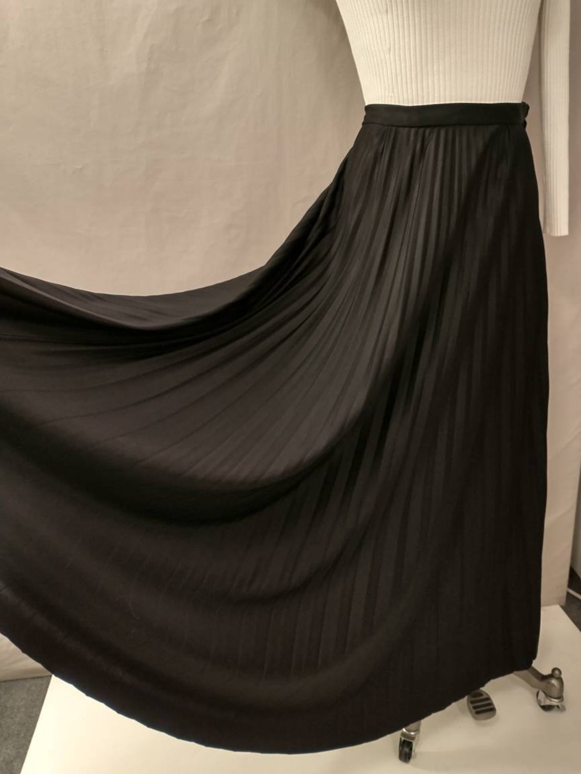 Vintage Black Pleated Floor Length Skirt Vintage 70's Long - Etsy