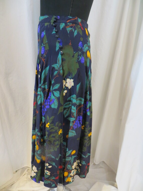 Vintage Silk Berries & Flowers Long Skirt 80's Maxi M 10 Albert Nipon Dark Navy Colorful Print Vintage Silk Berries & Flowers Long Skirt 80's Maxi M 10 Albert Nipon Dark Navy Colorful Print
