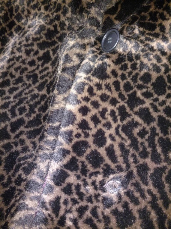 Vintage 80s Giraffe Faux Fur Coat Short Full Cut … - image 10