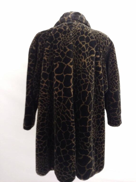 Vintage 80s Giraffe Faux Fur Coat Short Full Cut … - image 4