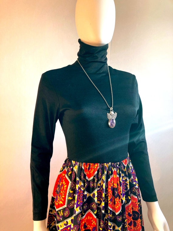 AVANTGARDE Vintage 70s era turtle neck psychedeli… - image 3