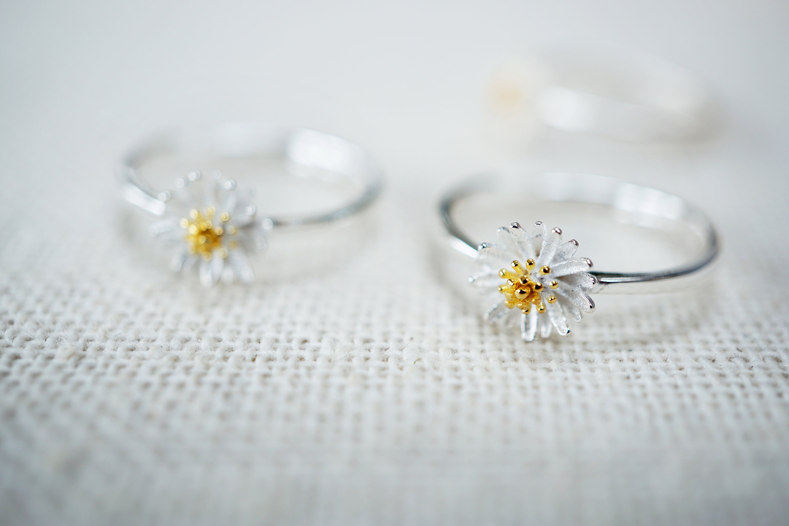 Dainty Silver Daisy Ring Simple Flower Ring Stacking Ring Etsy