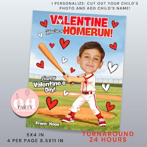 Puede incluir: Tarjeta de San Valentín con un niño de dibujos animados con uniforme de béisbol sosteniendo un bate. La tarjeta dice "Valentine, You're a Homerun!" con corazones y "Happy Valentine's Day!". La tarjeta mide 12,7 x 10,16 cm.
