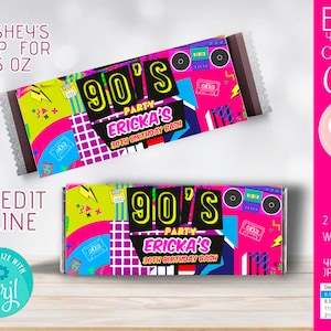 以下が含まれることがあります： 90 年代のテーマで、明るい色、幾何学模様、そして「90's Party Ericka's 30th Birthday Bash」というテキストが書かれた、ハーシーチョコレートバーの包装紙の2つのデザイン。