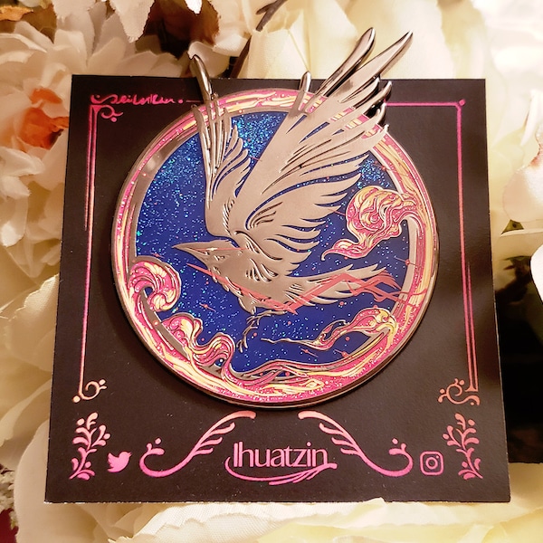 Pin de esmalte de níquel negro con diseño de cuervo coral y núcleo blindado VI