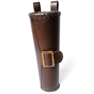 Bolt side quiver, made od natural leather.