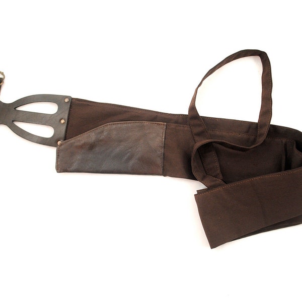 Cotton bow cover with the leather flap, closed with a buckle strap