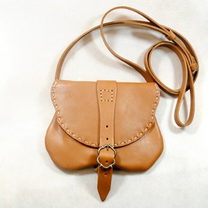Medieval &#39;kidney-shaped&#39; leather shoulder bag