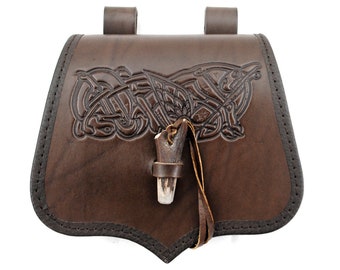 Pochette de ceinture en cuir en forme de nœud du début du Moyen Âge avec ornement viking.