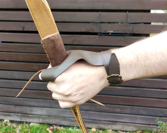 Gant De Tir à L'arc Traditionnel Trois Doigts En Cuir Taille M - Ambidextre