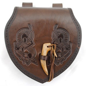 Viking belt pouch &#39;Leaf&#39;, fastened with antler tip