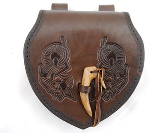 Viking belt pouch &#39;Leaf&#39;, fastened with antler tip