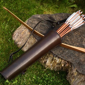 Semicircular, laced back quiver - plain version