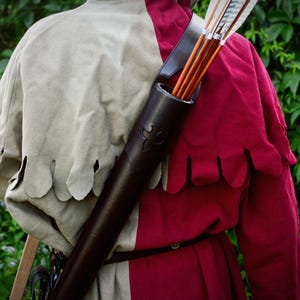 Leather back quiver with decorated top - &#39;fleur-de&#39;lis&#39;