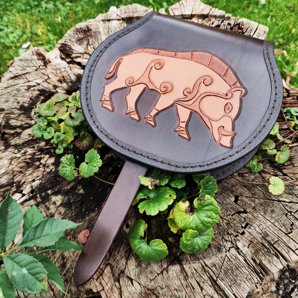 Viking leather belt pouch with pictish boar from Dores