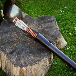 Leather back quiver &quot;Bastille&quot; - with decorated top