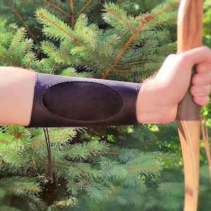 Archery arm guard - ellipse - with hair-on calf leather