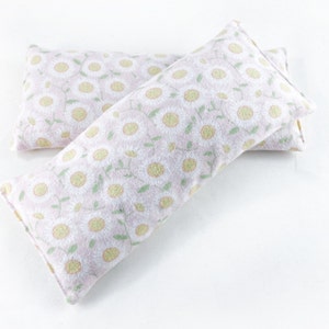 Pink Daisies Microwave Heating Pad, Reusable Hot-Cold Therapy  for Migraines, Headaches, Anxiety, Sore Muscles, etc.