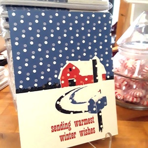 Los deseos de invierno más cálidos con granero nevado y buzón - Tarjetas de felicitación navideñas Juego de 8 - Casa de campo Navidad