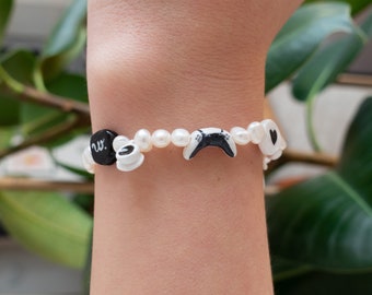 Personal, pulsera con dijes personalizados Café, PlayStation, Click, Smiley, Corazón, Iniciales y perlas de río, regalo cómodo para un amigo