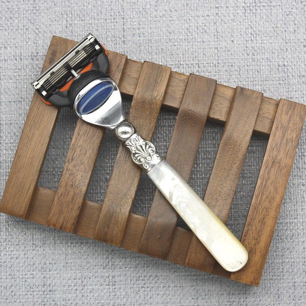 Fusion Razor with Mother of Pearl Handle