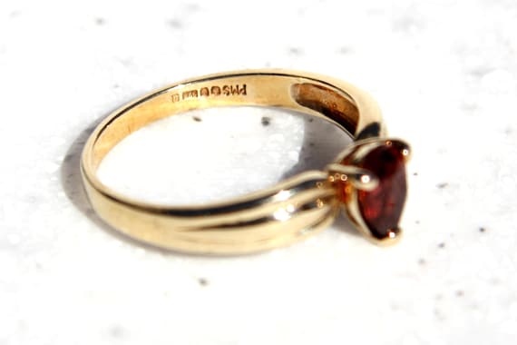 9ct Gold Garnet Solitair Ring - image 5