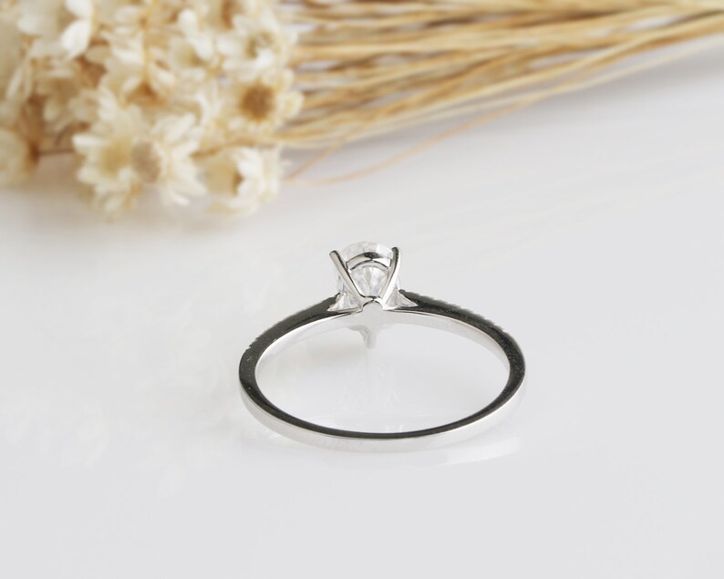 solid gold engagement rings for women