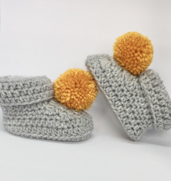 baby pom pom booties