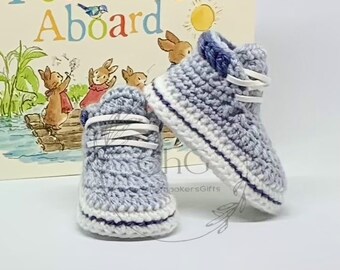 Crochet baby booties, baby shoes, baby boots, baby sneakers, unisex baby shoes, crochet baby trainers, baby announcement, pregnancy reveal