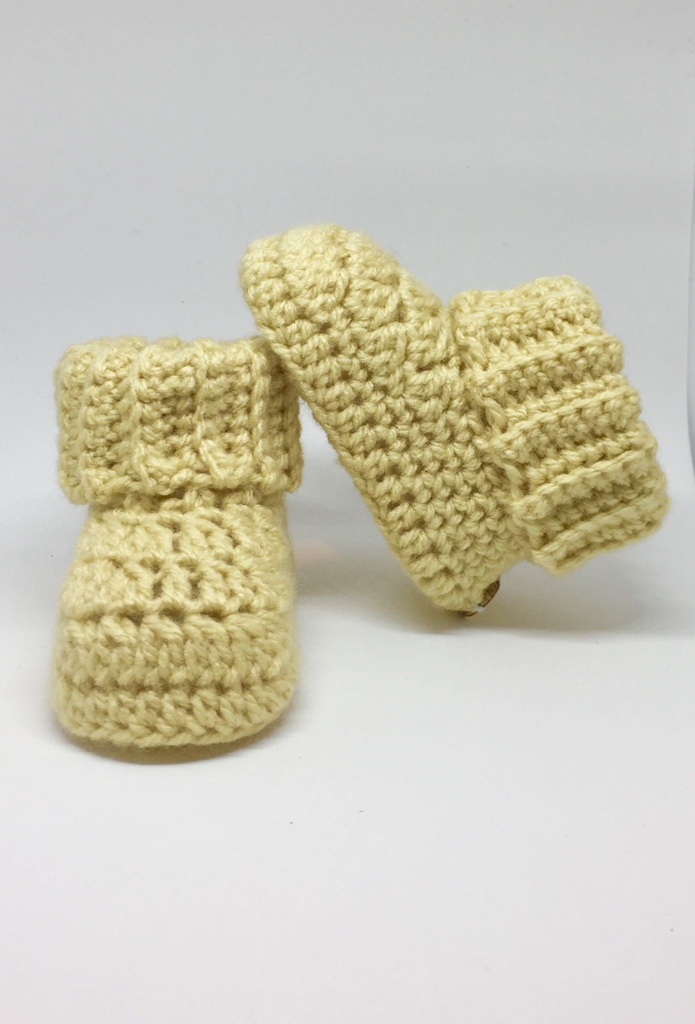 0-3 gift announcement 6-9 months baby boots knitted Crochet baby booties baby shower unisex baby booties unisex baby shoes 3-6