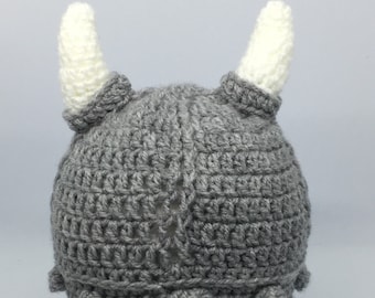Gorro vikingo de crochet, gorro vikingo para recién nacido, vikingo para bebé, accesorio fotográfico, accesorios fotográficos de otoño, casco vikingo. Hecho a medida.