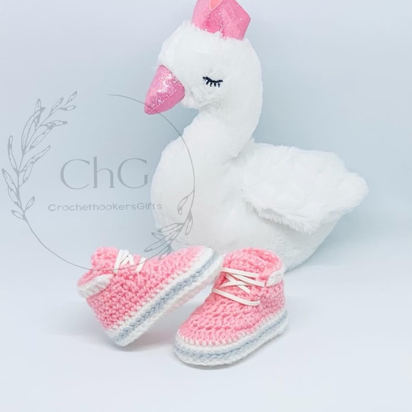 Crochet baby booties, baby shoes, baby girl booties, baby sneakers, baby girl, crochet baby trainers, baby announcement, pregnancy reveal