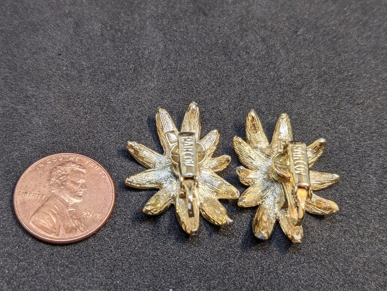 Sarah Coventry Gold tone Flower Clip On Earrings Signed Costume Jewelry