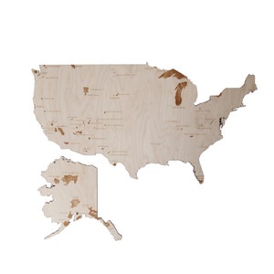 Carte des Etats-Unis en bois avec parcs nationaux et punaises