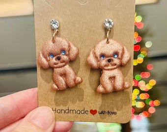Pendientes de arcilla con forma de cachorro de cobre brillante