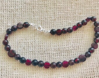 Natürliche Tiefrote Granat Perlen Armband, Zierliches Roter Granat Armband, Minimalistisches Edelstein Armband mit Sterling Silber Verschluss, Geschenk für Sie