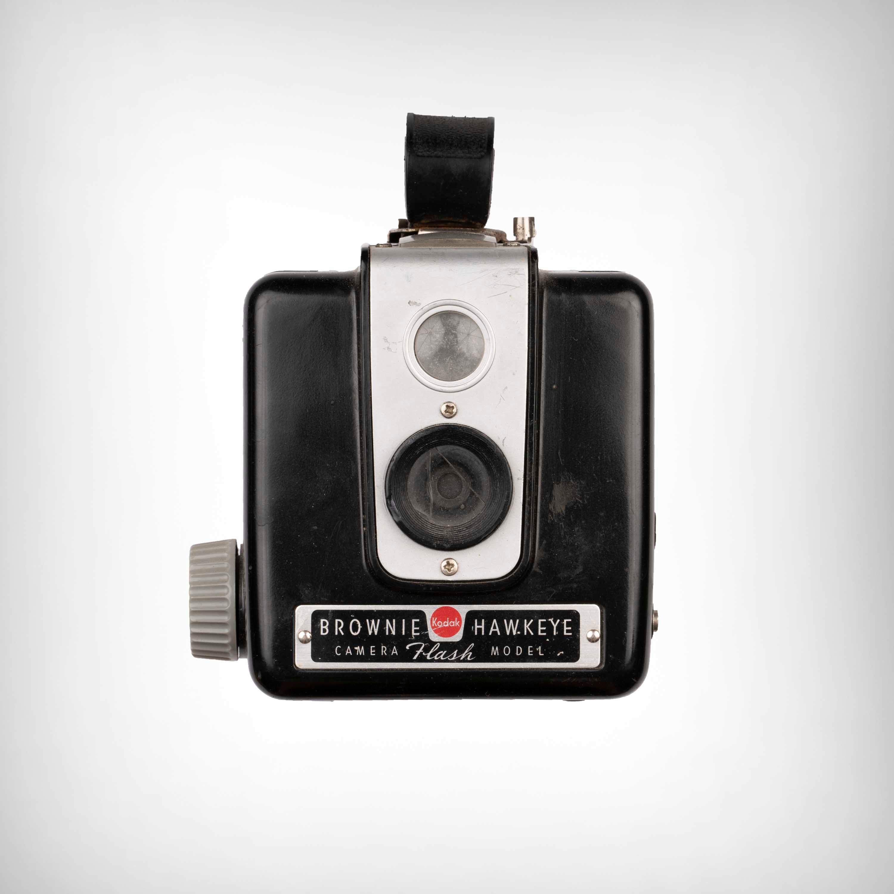 ブラウニー ホークアイ ビンテージ カメラ Amazon.com : Vintage Kodak Brownie Hawkeye Camera : Point And