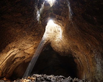 Skylight Höhle vertikal, Oregon Fotografie, Naturfotografie, Wandkunst, druckbare Kunst, Landschaft, Lichtstrahlen, Felsen, Oregon, Download