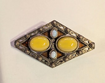 Broche antiguo Miracle de piedra lunar y vidrio amarillo con detalles en metal, fabricado en Escocia en estilo eduardiano de los años 70, XEB
