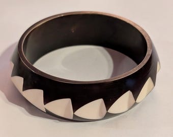 Vintage 1970s New Old Stock "French Bakelite" Galalith Bangle Bracelet Size 8