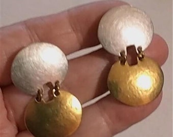 Pendientes artísticos vintage Con clip Marjorie Baer Tono dorado y plateado Colgantes de dos partes Elegantes y artísticos DIFÍCILES de encontrar