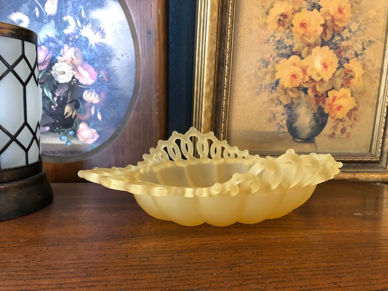 Vintage Glasswork Intricate Glasswork Edge Trim Delicate Design Mid-Century Frosted Yellow Glass Candy Dish