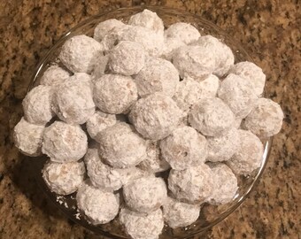 Snowball nut cookies
