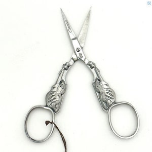 NEW AND BEAUTIFUL - Lady Liberty Embroidery Scissors