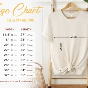 Pode incluir: Tabela de tamanhos para camisetas Bella Canvas 3001, mostrando as medidas de largura e comprimento em polegadas e cent&iacute;metros para os tamanhos XS a 5XL.