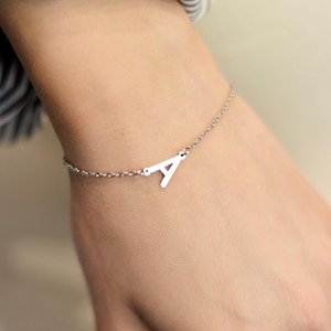 Pulsera con inicial, pulsera con letras, pulsera de oro, pulsera con nombre personalizado, regalos para esposa, regalos para mamá, regalo de mamá, regalo de cumpleaños para ella