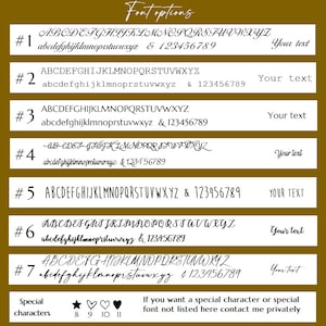 Op de afbeelding: Een gouden achtergrond met zeven verschillende lettertypen voor tekst. Elk lettertype is genummerd van 1 tot 7 en bevat hoofdletters en kleine letters, cijfers en het ampersand-symbool. De tekst "Your text" verschijnt rechts van elk lettertype. De laatste regel van de afbeelding toont een ster, twee harten en de cijfers 8, 9, 10 en 11. De tekst "Special characters" verschijnt links van de symbolen. De tekst "If you want a special character or special font not listed here contact me privately" verschijnt onder de symbolen.