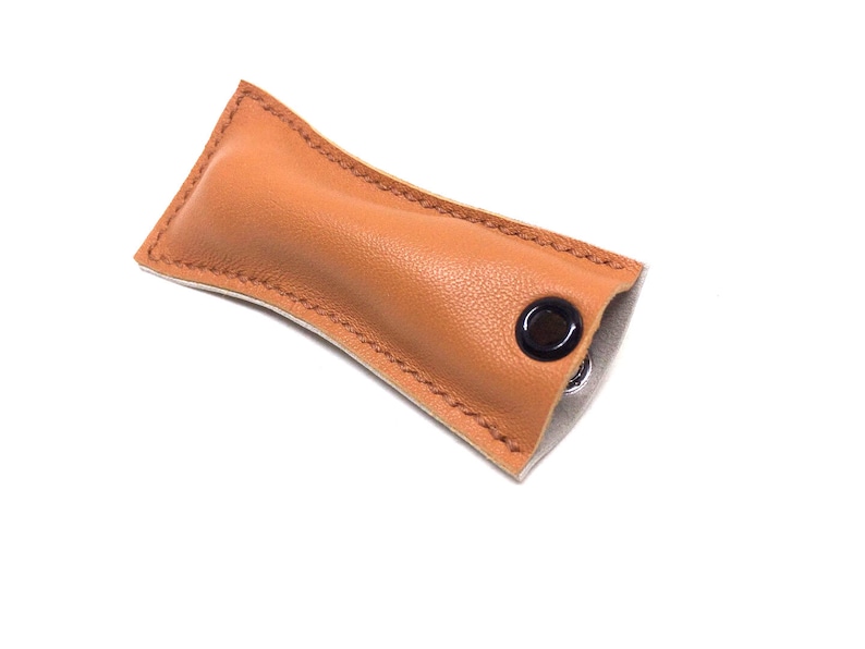 One of a kind! The Camel a vertical leather keychain pouch for your knuckle roller with laser engraving option