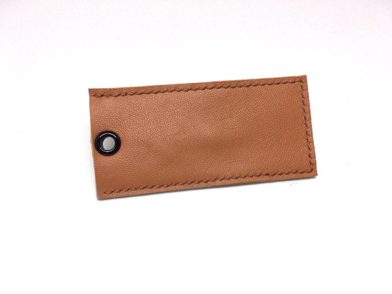 One of a kind! The Camel a vertical leather keychain pouch for your knuckle roller with laser engraving option